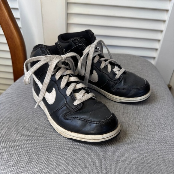 Nike Kid's Dunk High Top Athletic Shoe Sneakers Black Anthracite White 2Y - Picture 1 of 9
